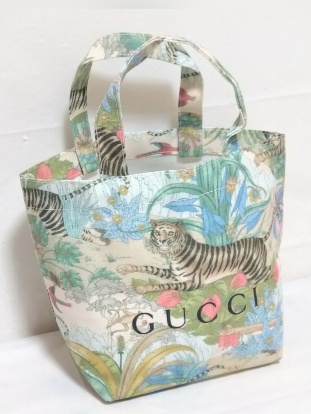 NEW GUCCI Beauty Line 2022 Multicolor Tiger Print Tote Bag!